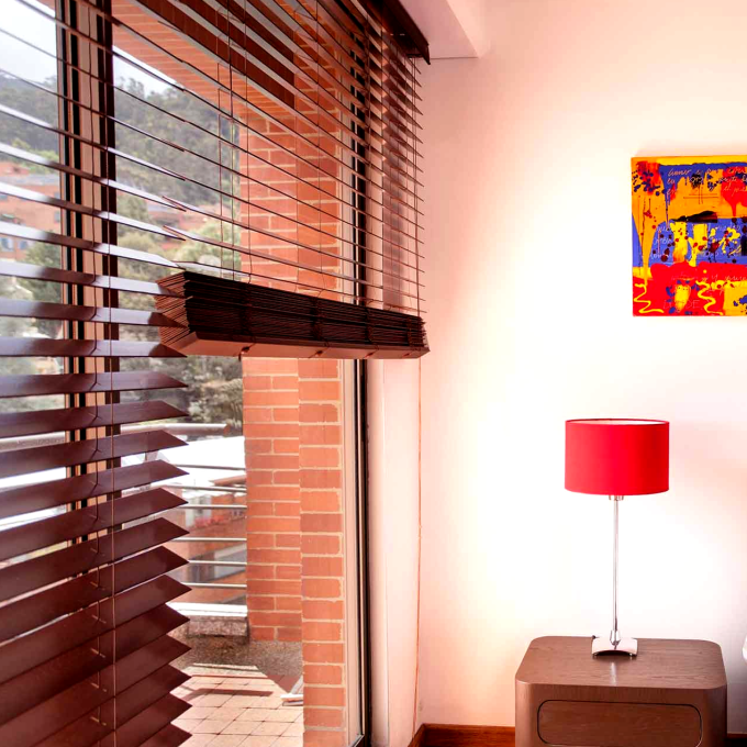 persianas de madera bambu y color